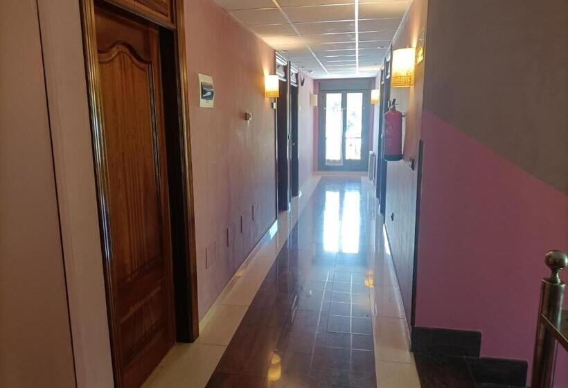 فندق Restaurante Ribera Del Chicu