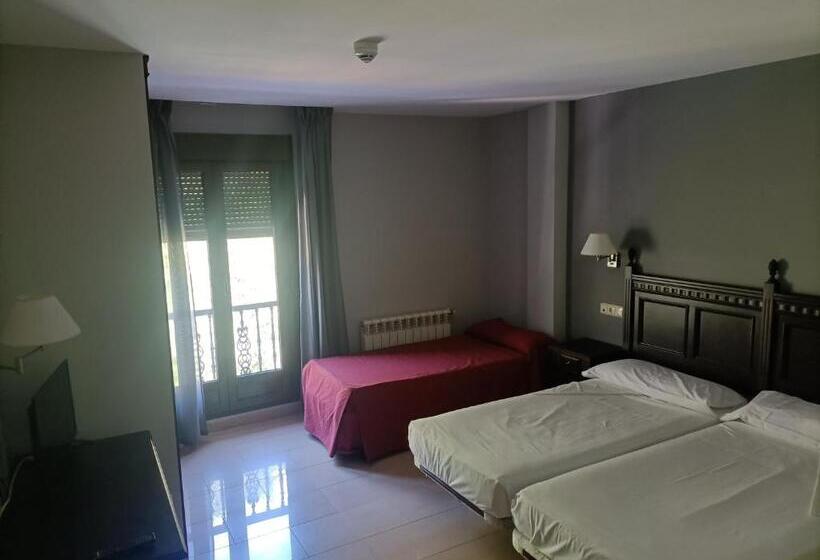 فندق Restaurante Ribera Del Chicu