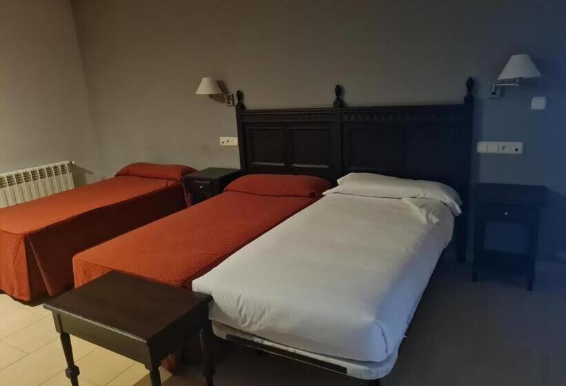 فندق Restaurante Ribera Del Chicu