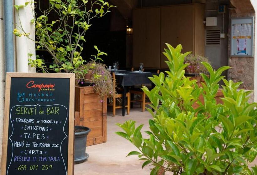 فندق Hostal La Salut De Terrades