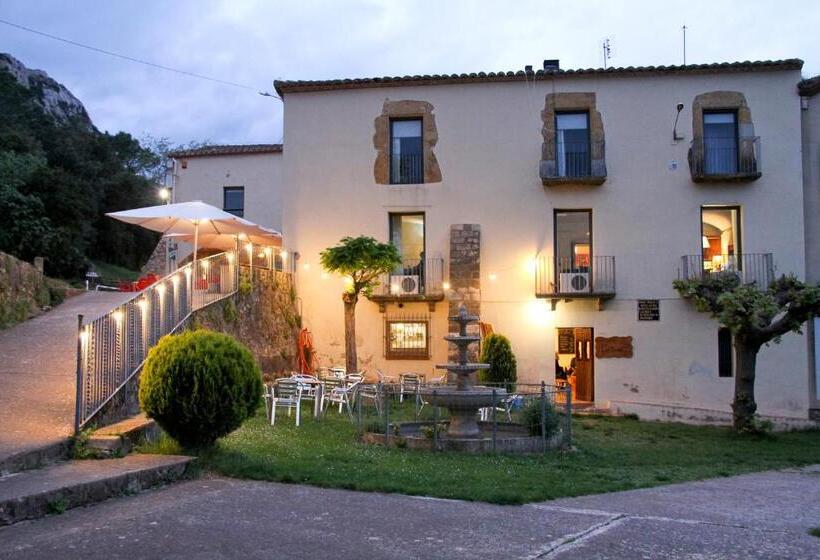 فندق Hostal La Salut De Terrades