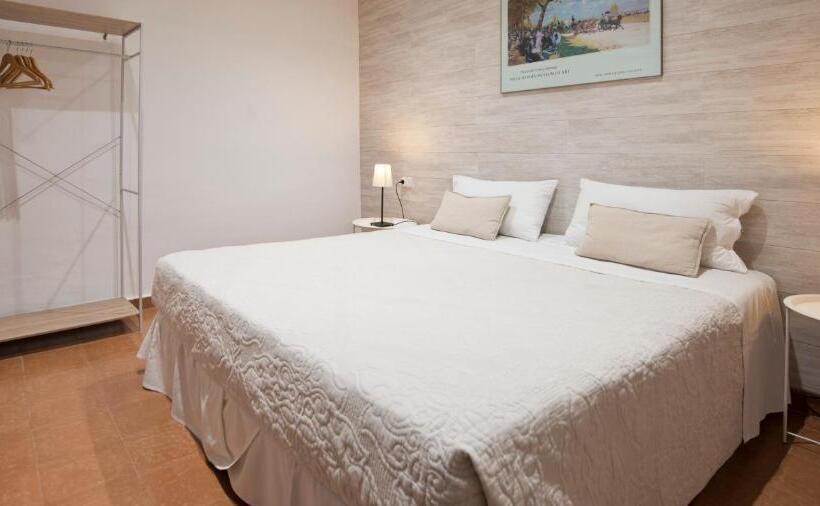 فندق Hostal La Salut De Terrades