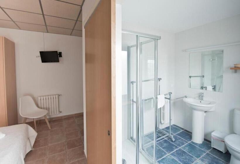 فندق Hostal La Salut De Terrades