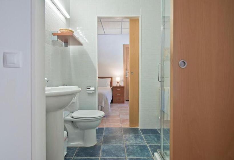 فندق Hostal La Salut De Terrades