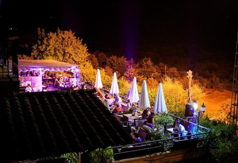 هتل Villa Xarahiz