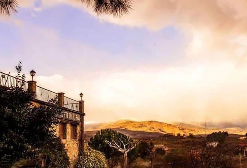 هتل Villa Xarahiz