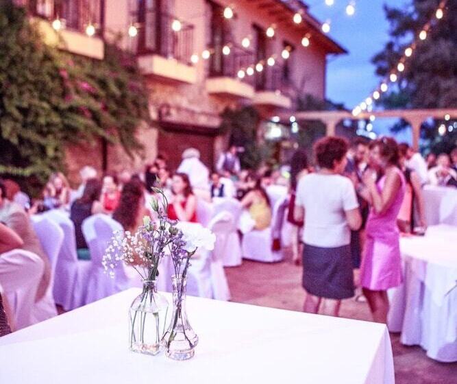 هتل Villa Xarahiz