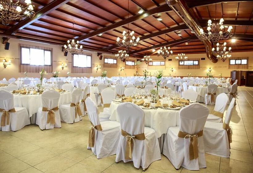 هتل Villa Xarahiz