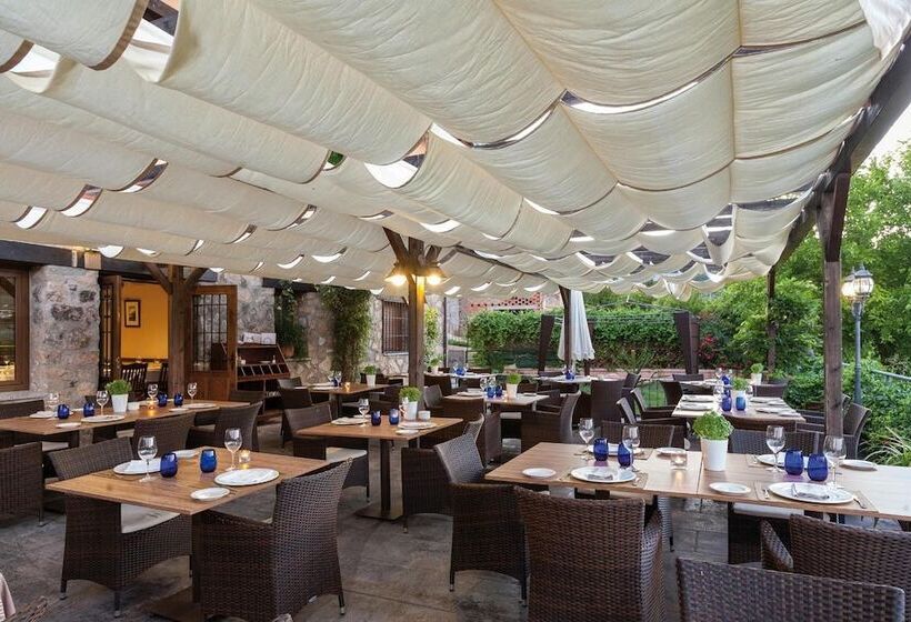 هتل Villa Xarahiz