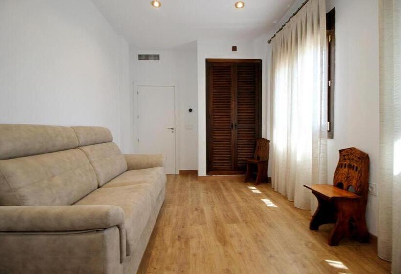 هتل Villa Xarahiz