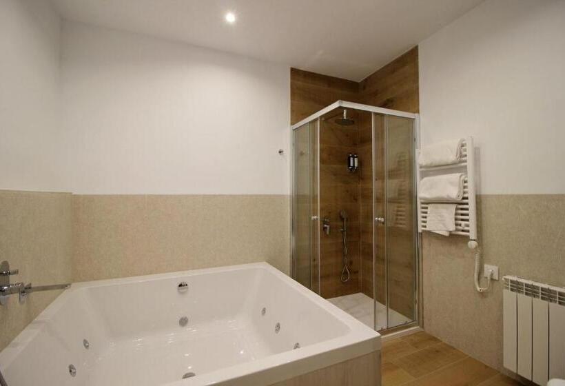 هتل Villa Xarahiz