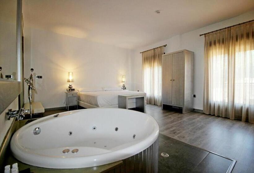 هتل Villa Xarahiz