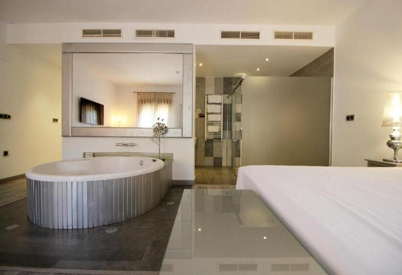 هتل Villa Xarahiz