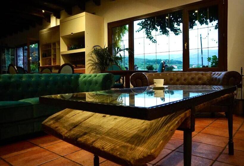 هتل Villa Xarahiz