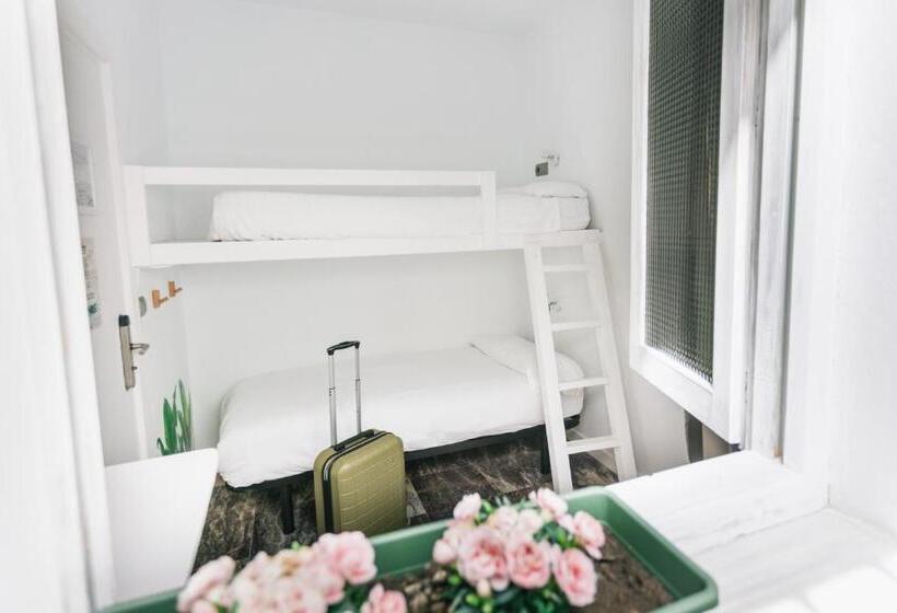 La Cocotera Boutique Hostel & Coworking