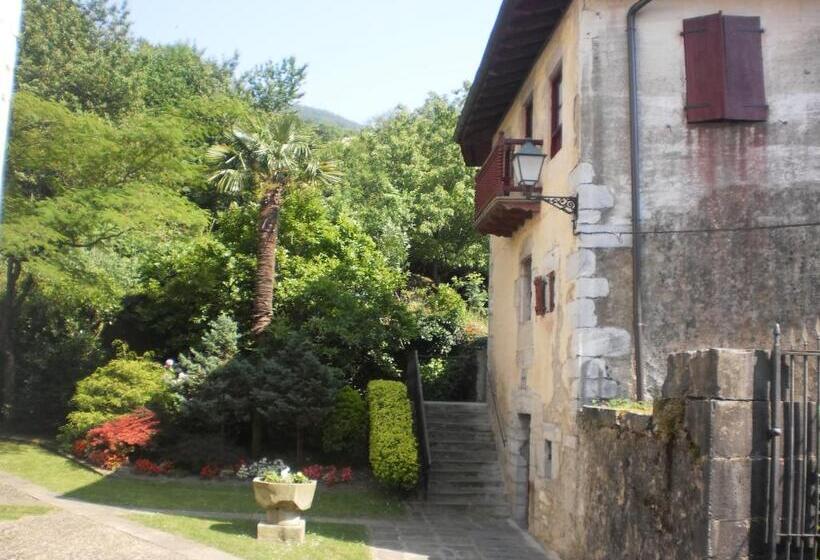 Larraenea Bed And Breakfast