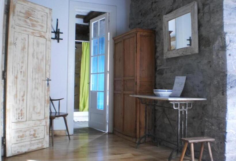 Larraenea Bed And Breakfast