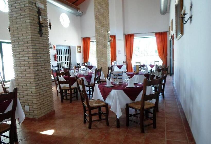 اقامتگاه Complejo Pueblo Blanco