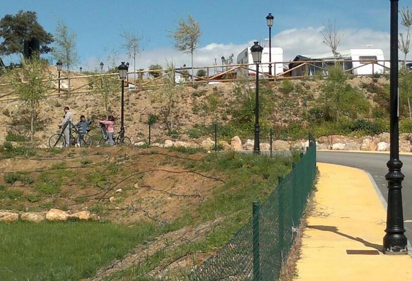 اقامتگاه Complejo Pueblo Blanco