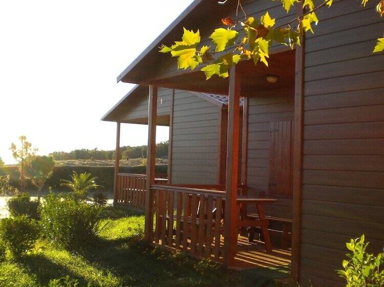 אתר נופש Camping Bungalows Cabañas La Vera