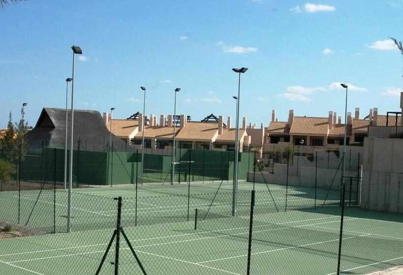 אתר נופש Hacienda Del Alamo Golf