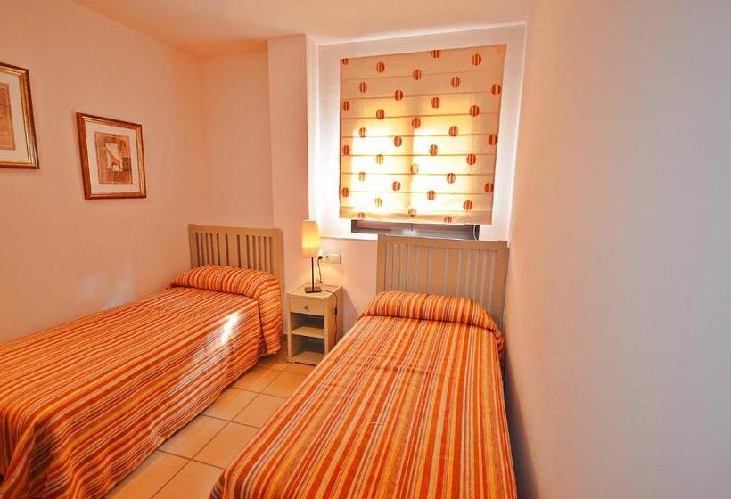 אתר נופש Hacienda Del Alamo Golf