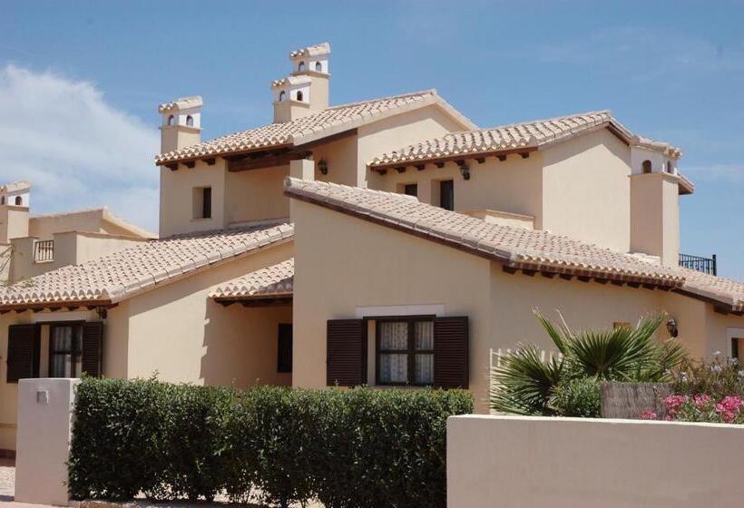 אתר נופש Hacienda Del Alamo Golf