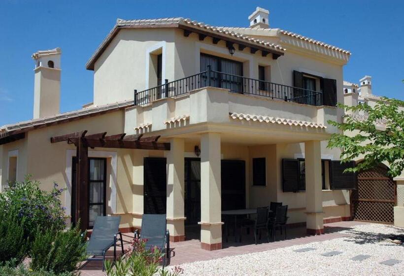 אתר נופש Hacienda Del Alamo Golf