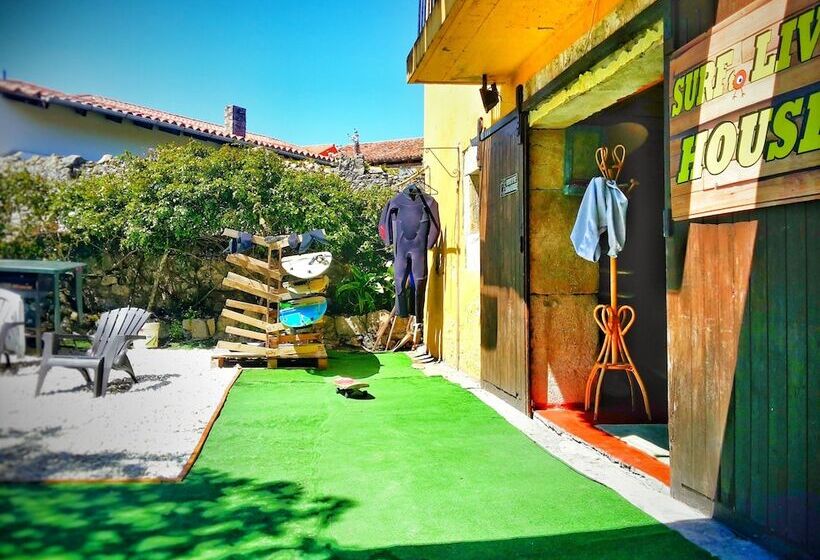 Surftolive House   Hostel