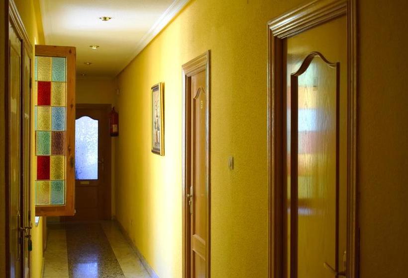 هاستل Residencia Universitaria Europa