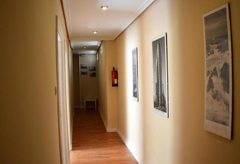 هاستل Residencia Universitaria Europa