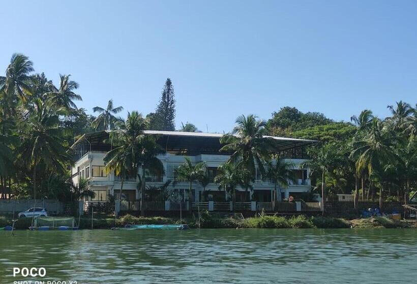 منتجع Blue Waters