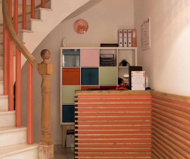 Chinitas Urban Hostel