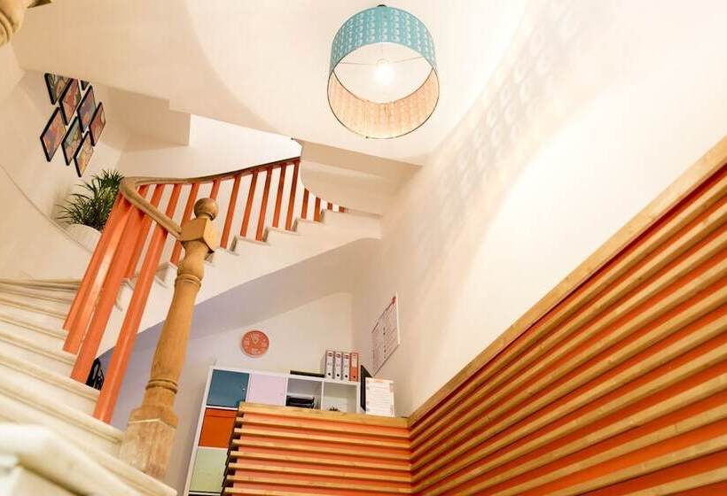 Chinitas Urban Hostel