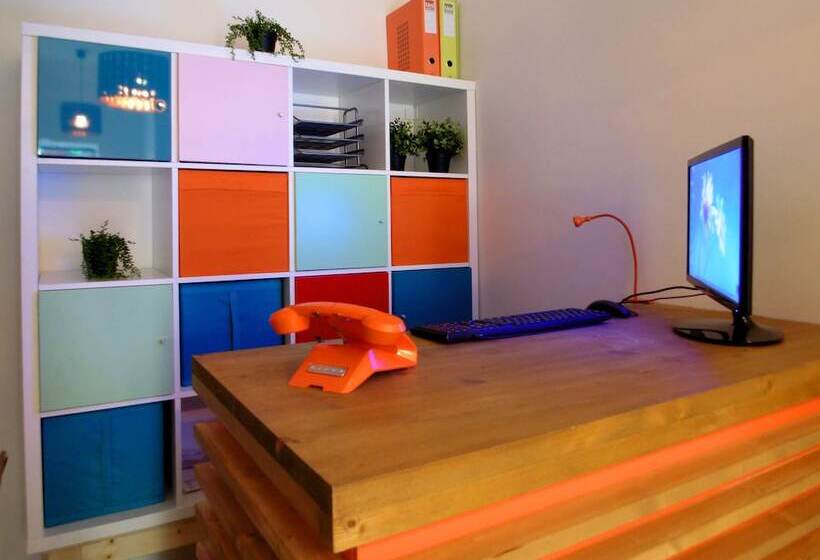 Chinitas Urban Hostel