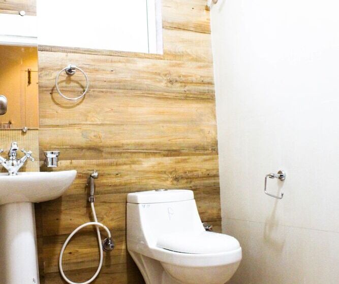 בית מלון כפרי Al Woodlands Residency