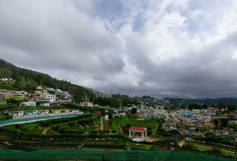 בית מלון כפרי Al Woodlands Residency