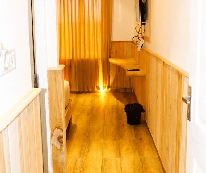 בית מלון כפרי Al Woodlands Residency