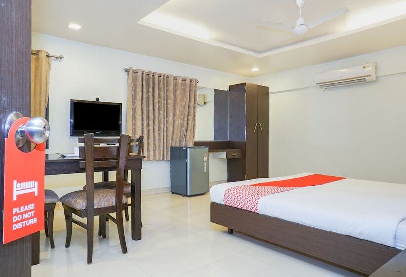 Отель Coconut Grove