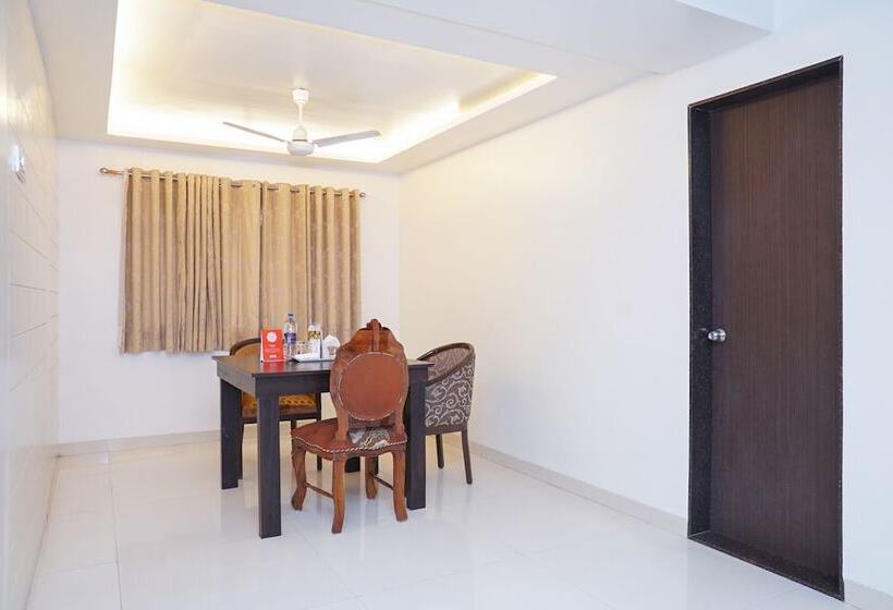 Отель Coconut Grove