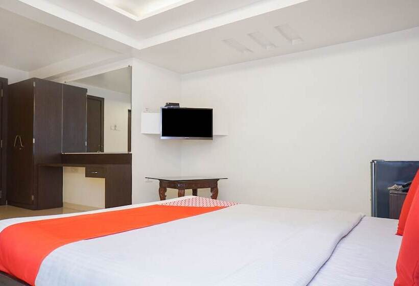 Отель Coconut Grove