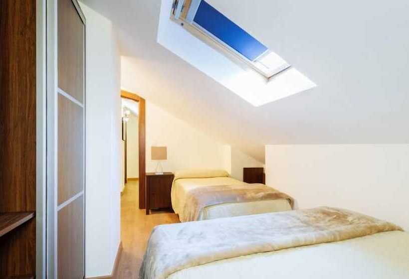 هتل Hostal Arriola