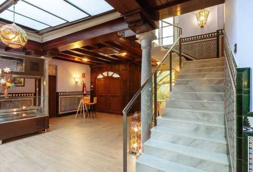 هتل Hostal Arriola