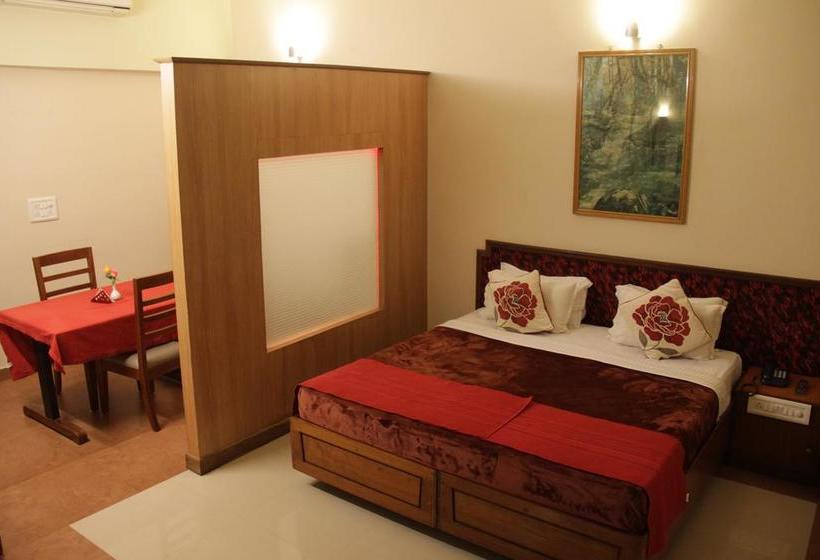 호텔 Issacs The Resort