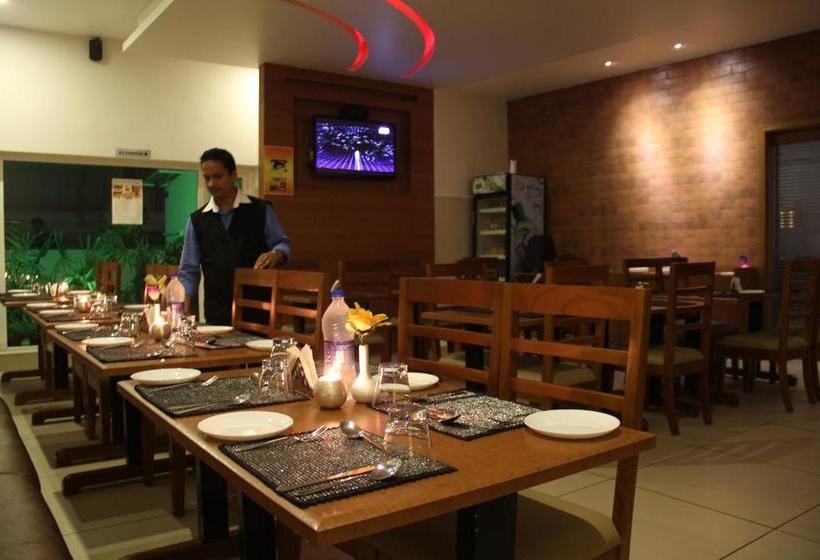 호텔 Issacs The Resort