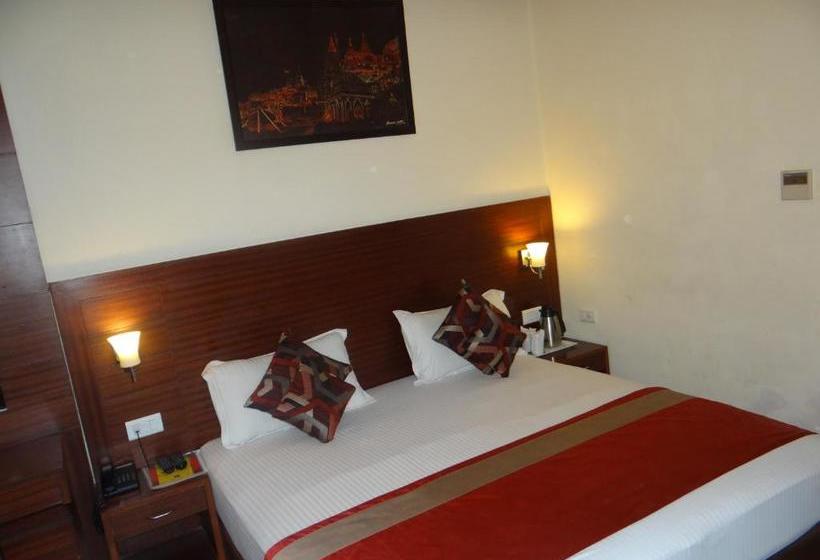 Отель Janhvi International