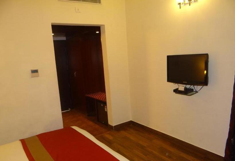 Отель Janhvi International