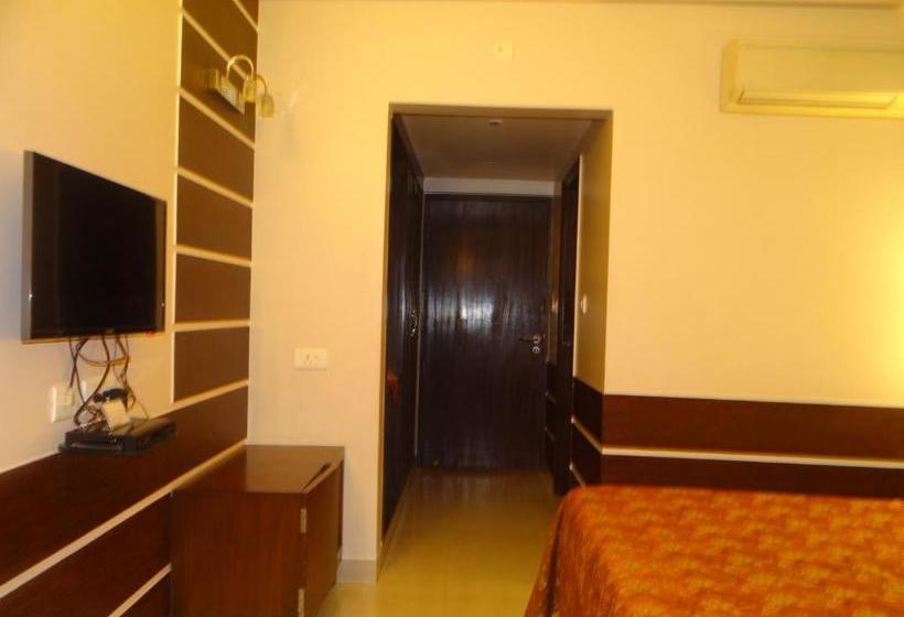 Отель Janhvi International