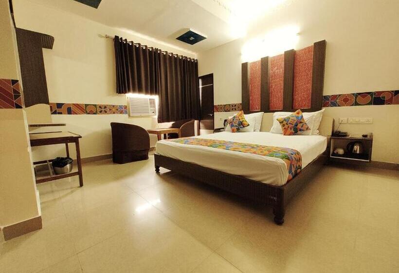 בית מלון כפרי Omni Plaza