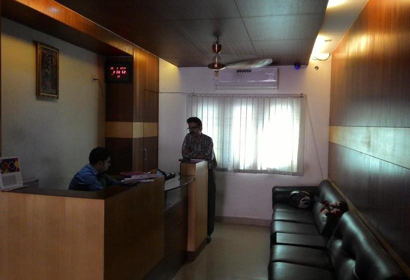 هتل Palmshore Residency